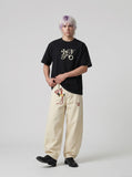 DAXUEN Ornate script graphic short-sleeved T-shirt — model photo