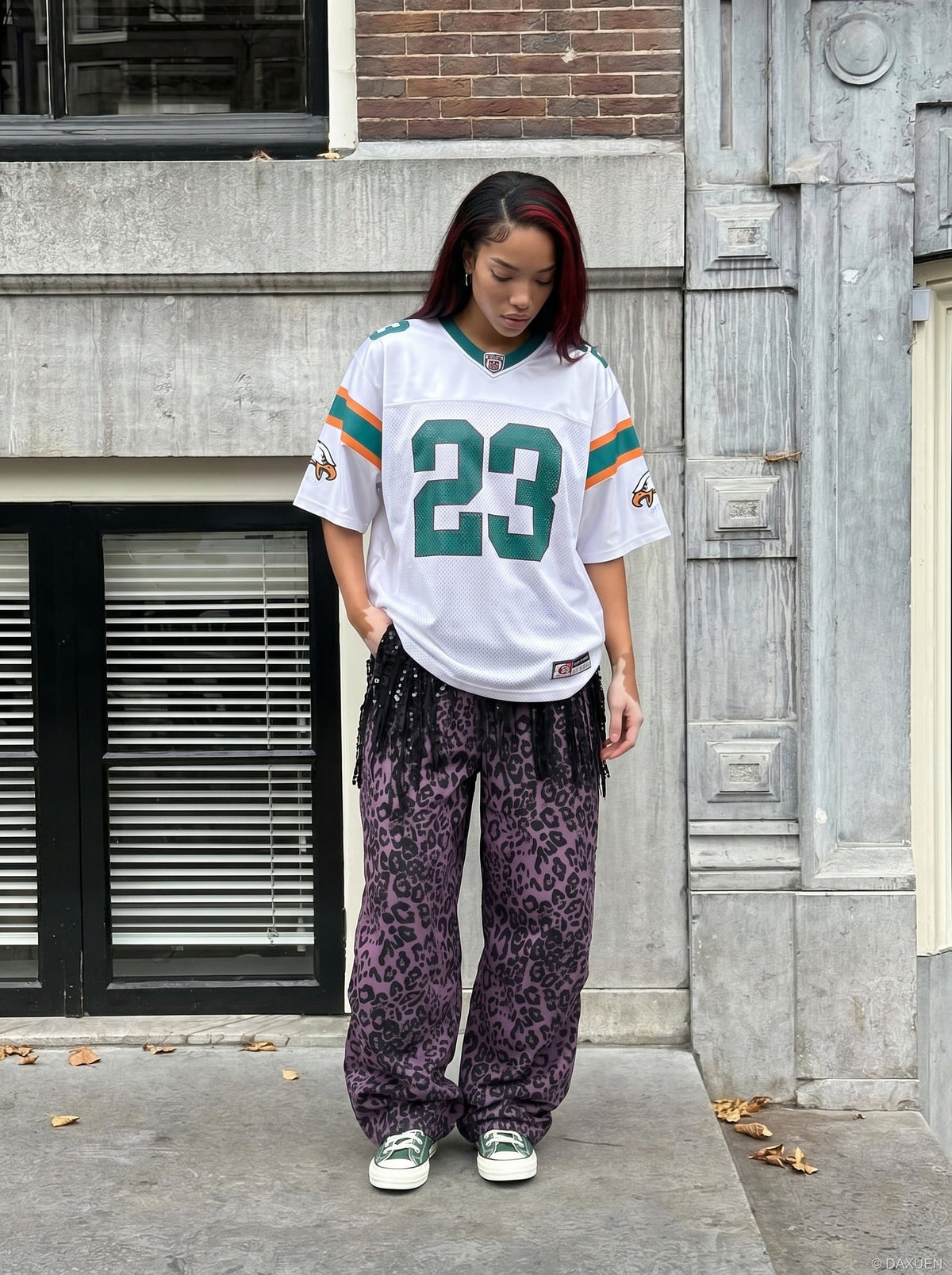 DAXUEN Oversized jersey t-shirt with graphic details — model photo