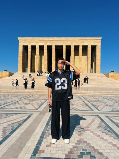 DAXUEN Oversized jersey t-shirt with graphic details — model photo