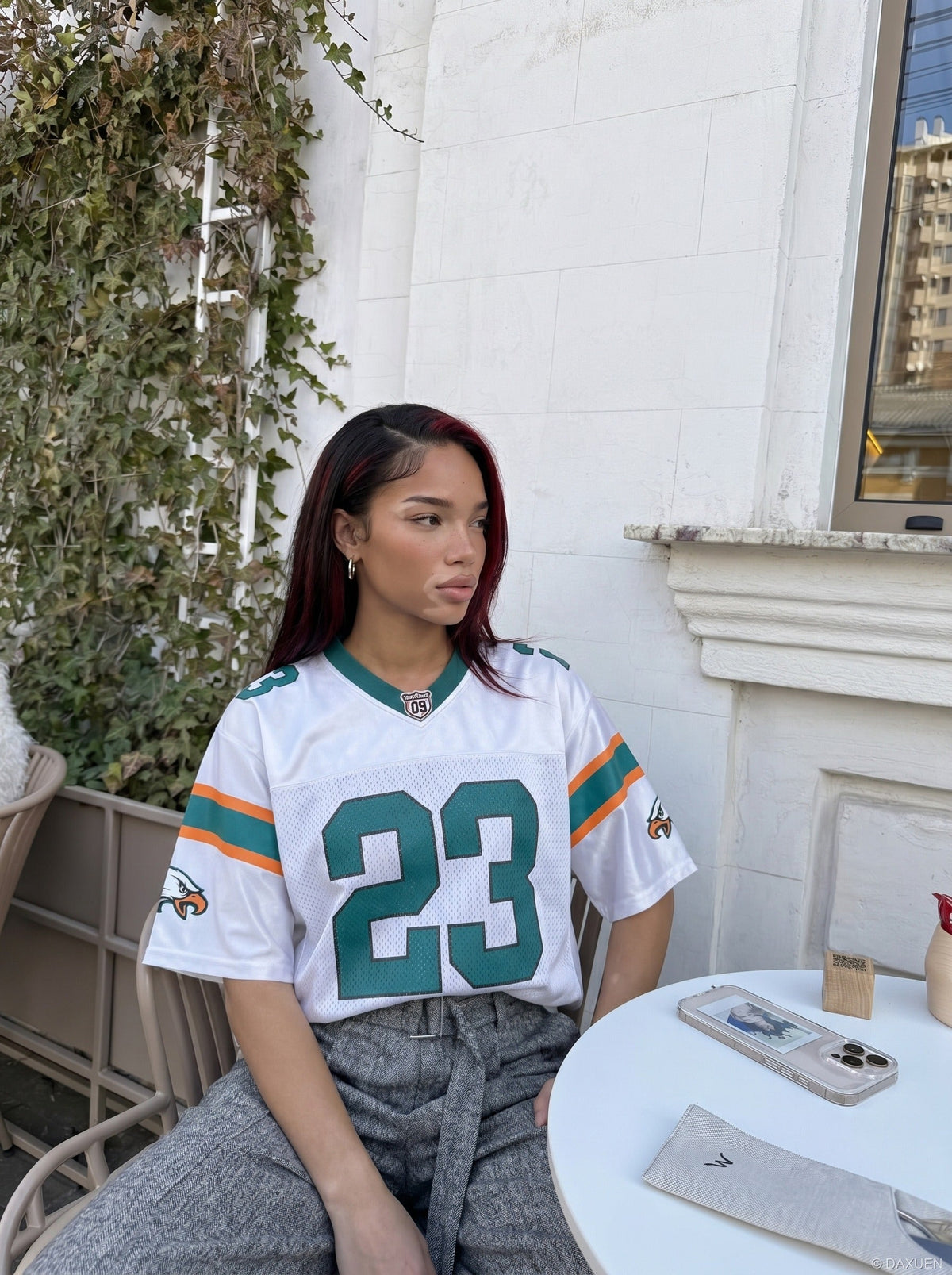 DAXUEN Oversized jersey t-shirt with graphic details — model photo