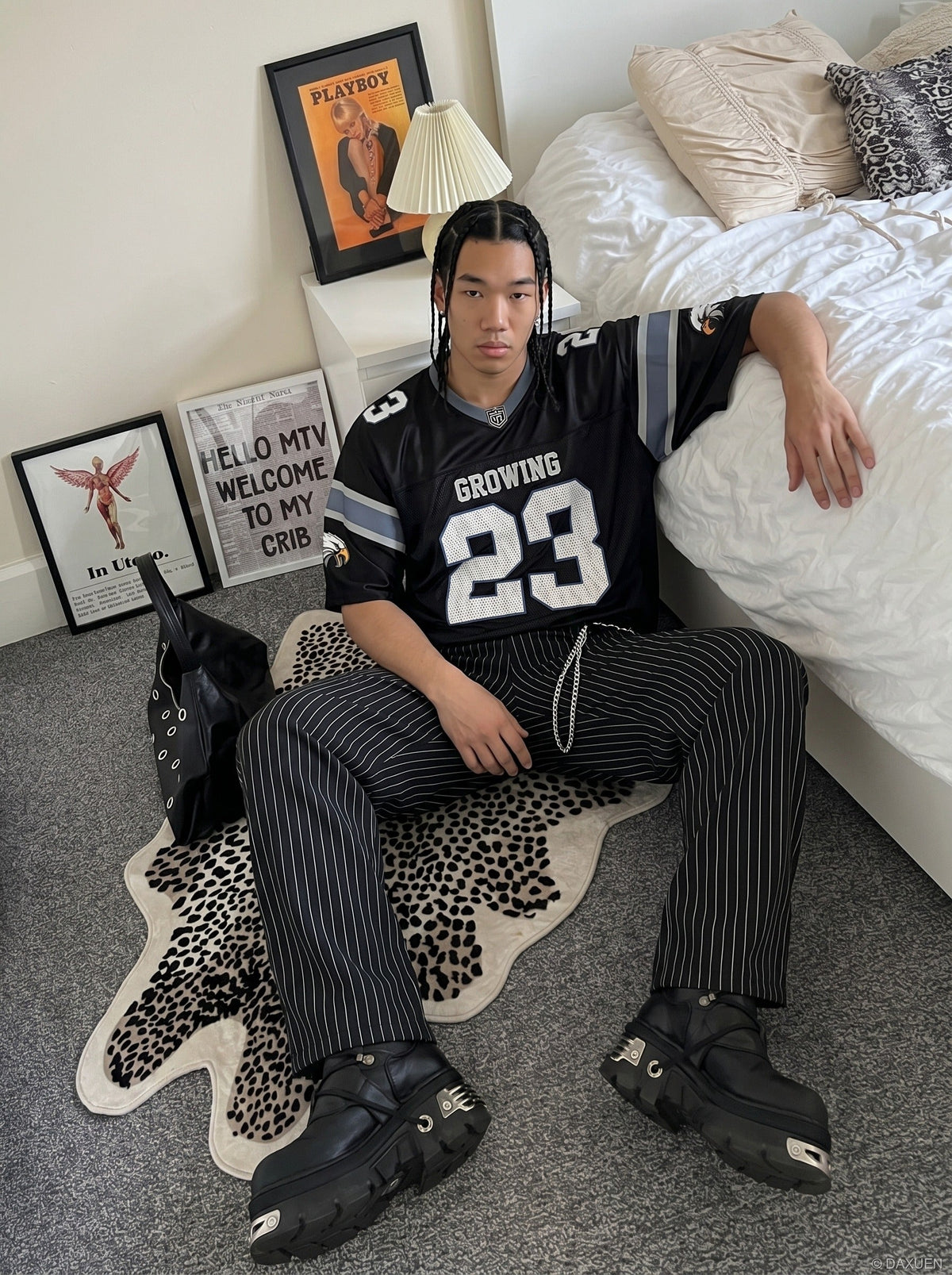 DAXUEN Oversized jersey t-shirt with graphic details — model photo