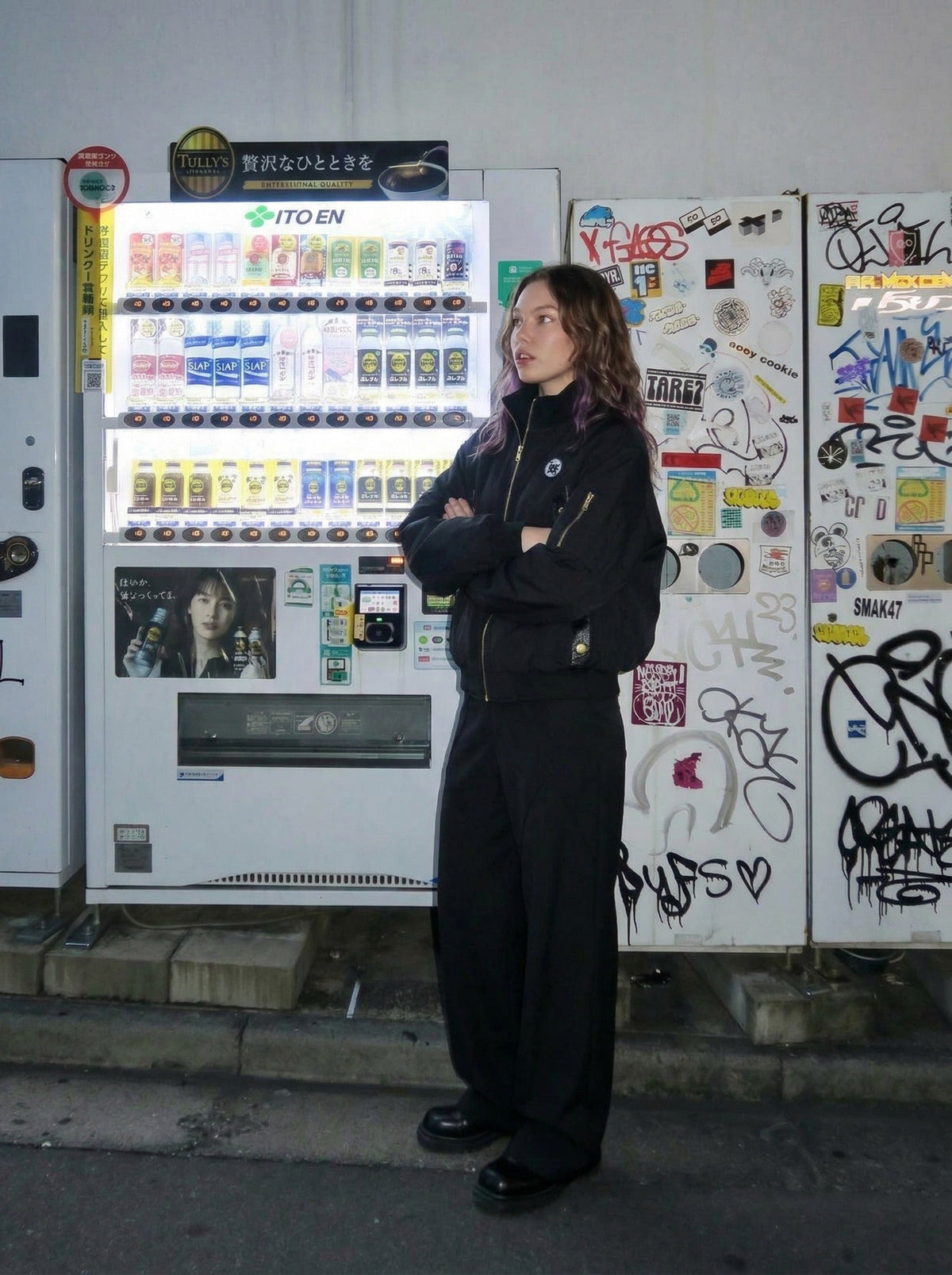 DAXUEN Oversized bomber jacket in black and navy — model photo