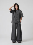 DAXUEN Oversized short-sleeved distressed crewneck T-shirt — model photo