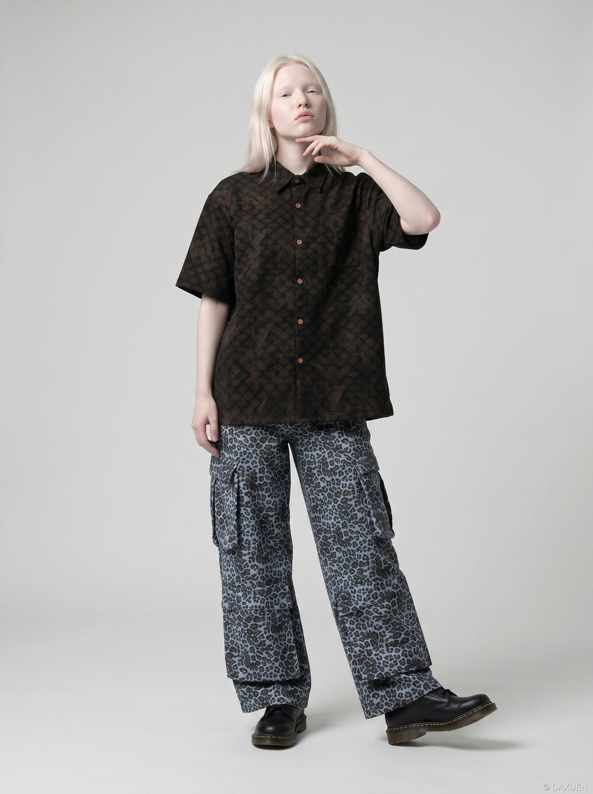 DAXUEN Men's oversized short-sleeved button-up shirt — model photo