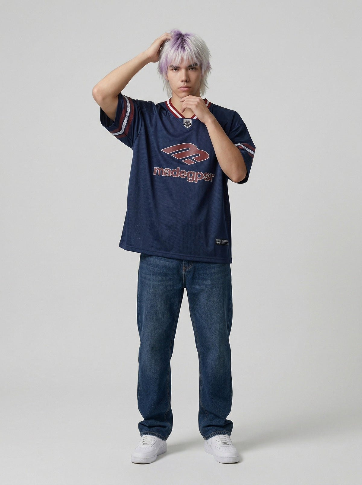 DAXUEN Oversized sports jersey t-shirt in navy blue and light blue — model photo