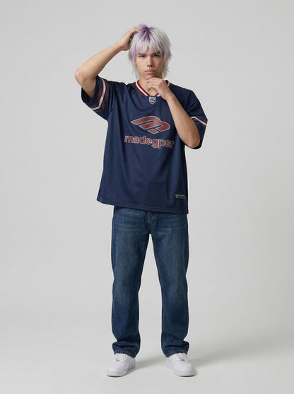 DAXUEN Oversized sports jersey t-shirt in navy blue and light blue — model photo