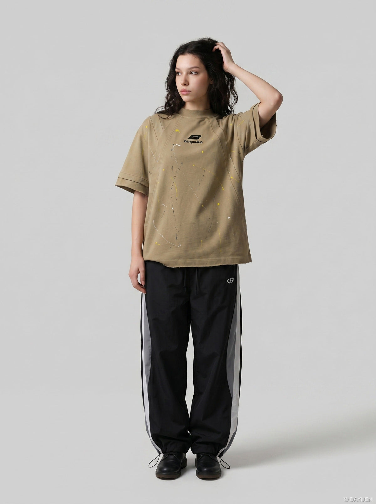 DAXUEN Oversized short-sleeved paint splash t-shirt — model photo