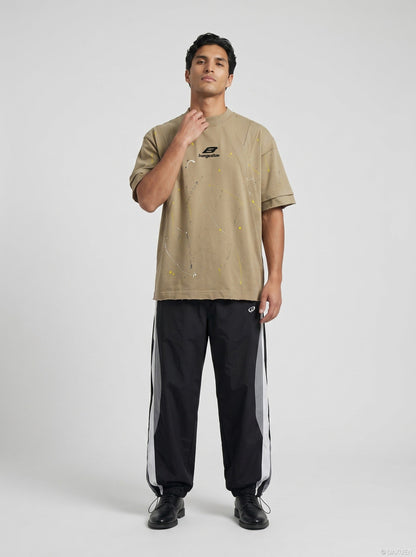 DAXUEN Oversized short-sleeved paint splash t-shirt — model photo