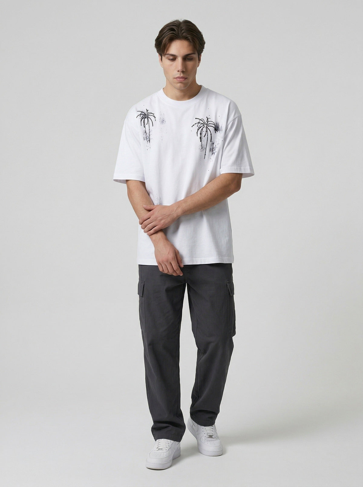 DAXUEN Oversized crew neck t-shirt with palm tree graphics — model photo