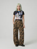 DAXUEN Black slim-fit short-sleeved T-shirt with cat print — model photo