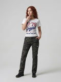 DAXUEN Women's short-sleeved patriotic graphic t-shirt — model photo