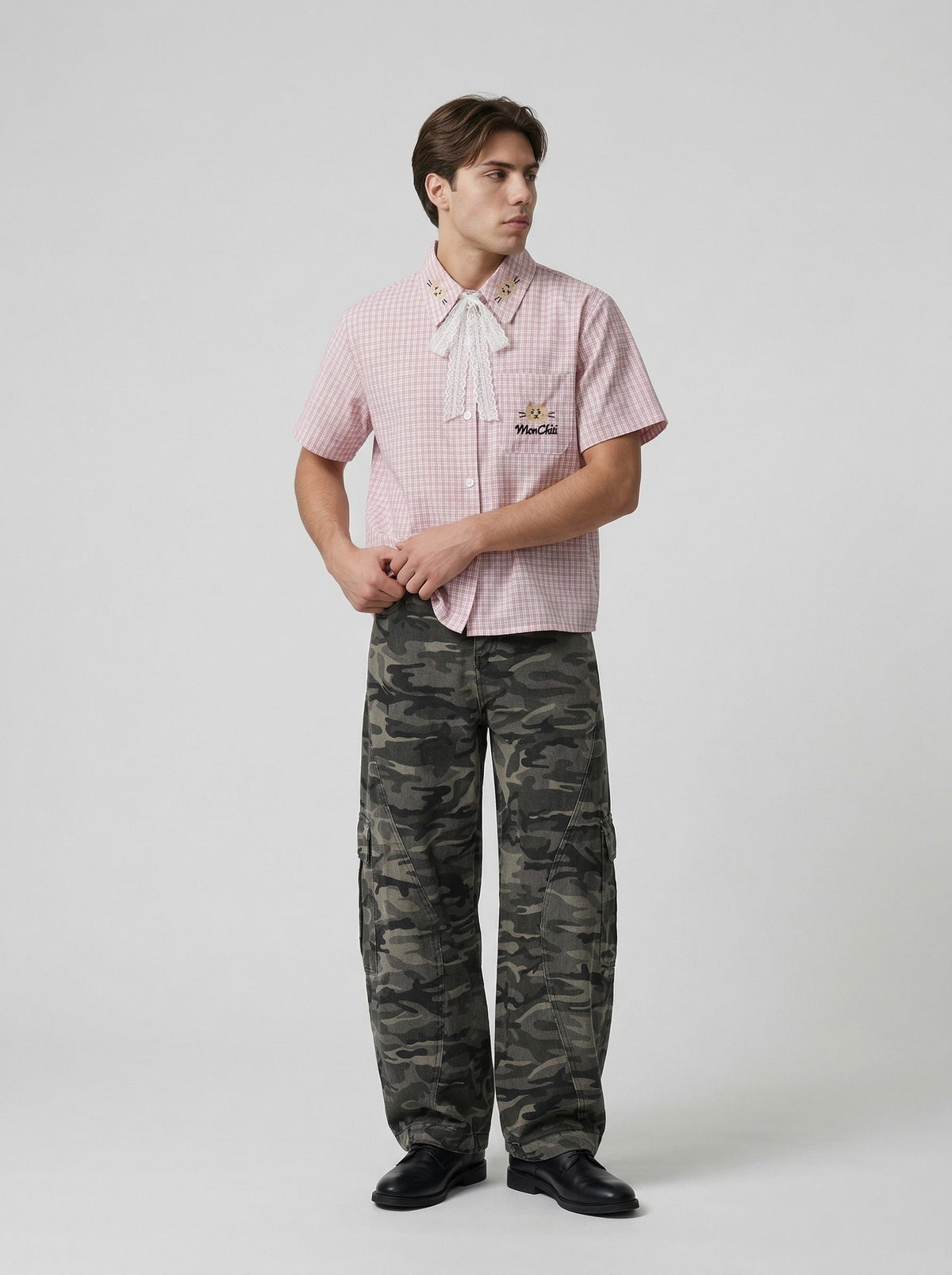 DAXUEN Pink plaid short-sleeved collared shirt with cat embroidery — model photo