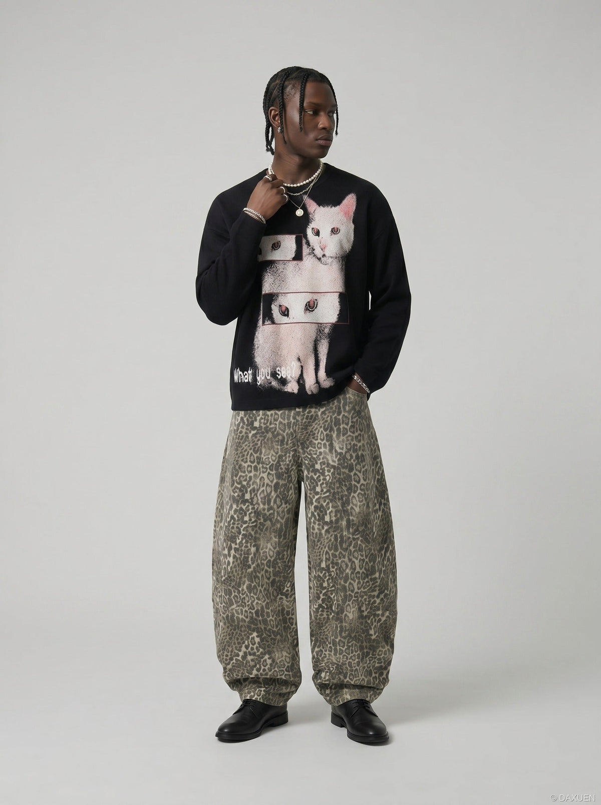 DAXUEN Black long sleeve sweatshirt with cat graphic — model photo