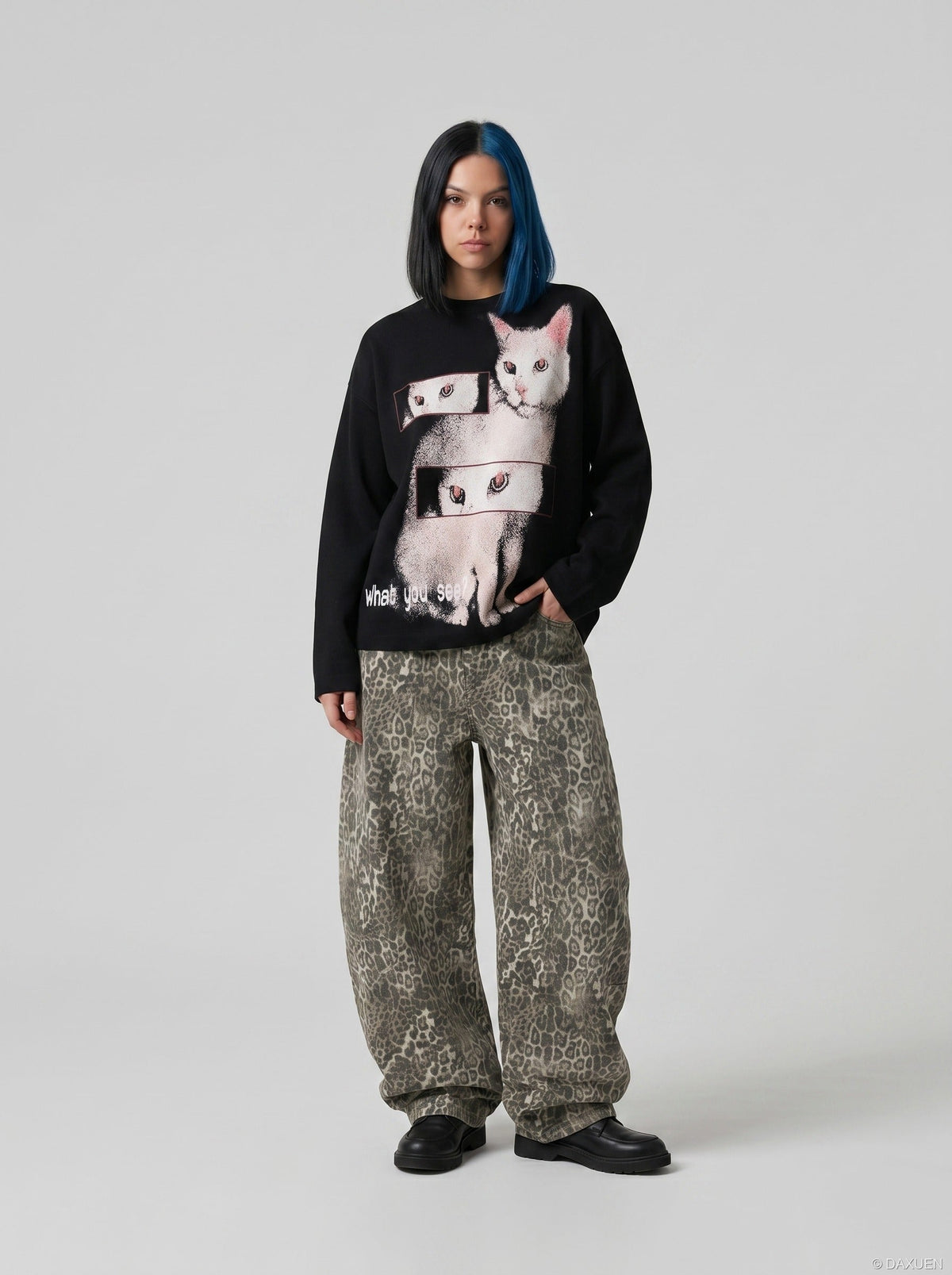 DAXUEN Black long sleeve sweatshirt with cat graphic — model photo