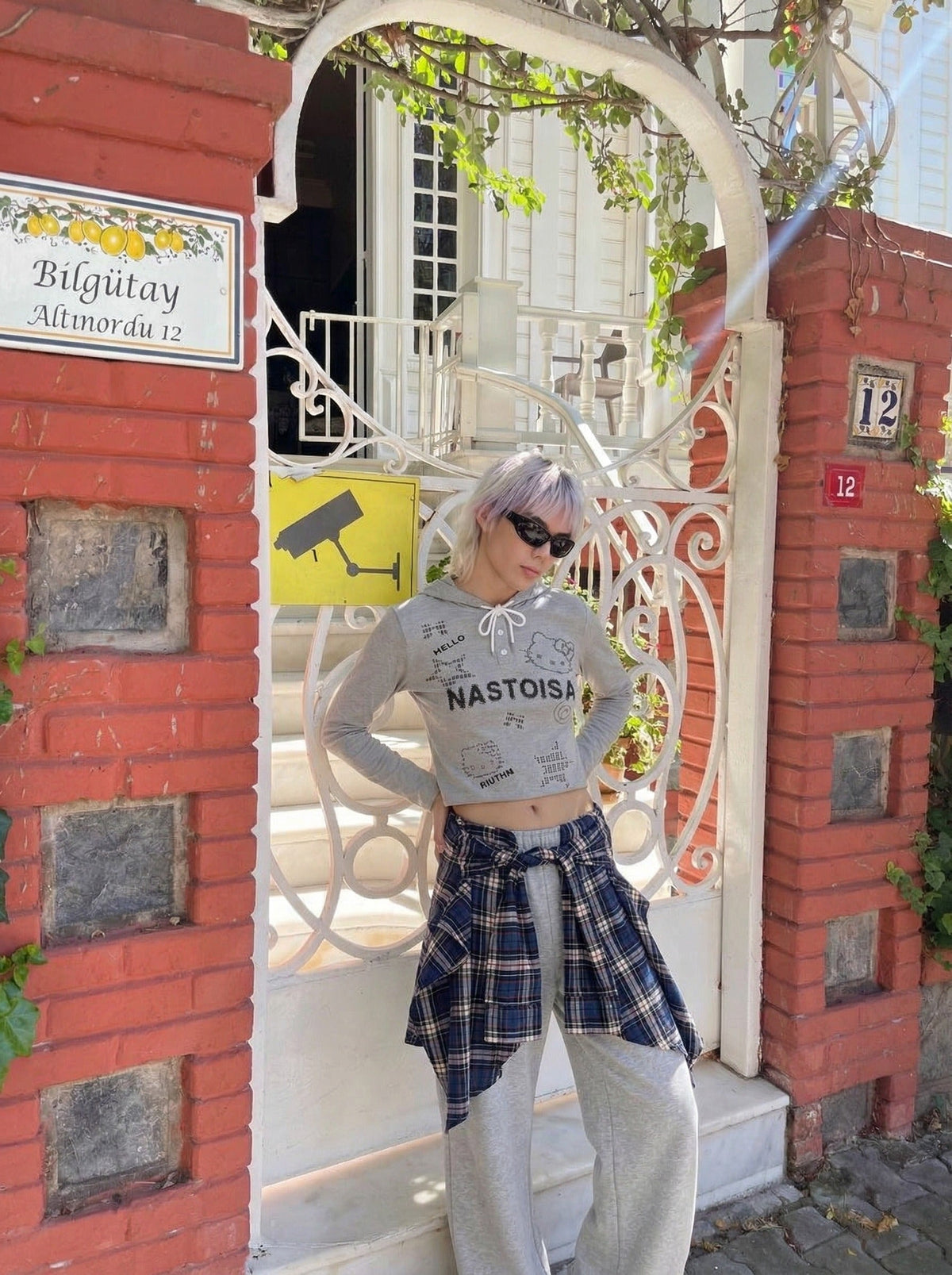 DAXUEN Cropped hooded long-sleeve top with pixelated graphics — model photo