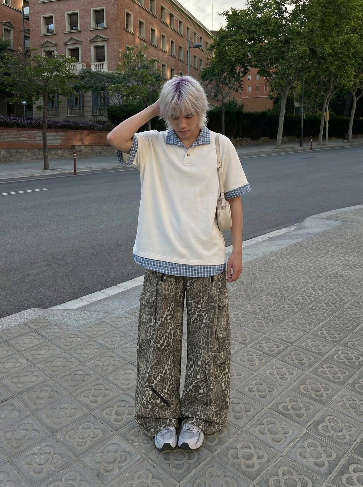 DAXUEN Plaid patchwork short-sleeved polo shirt — model photo