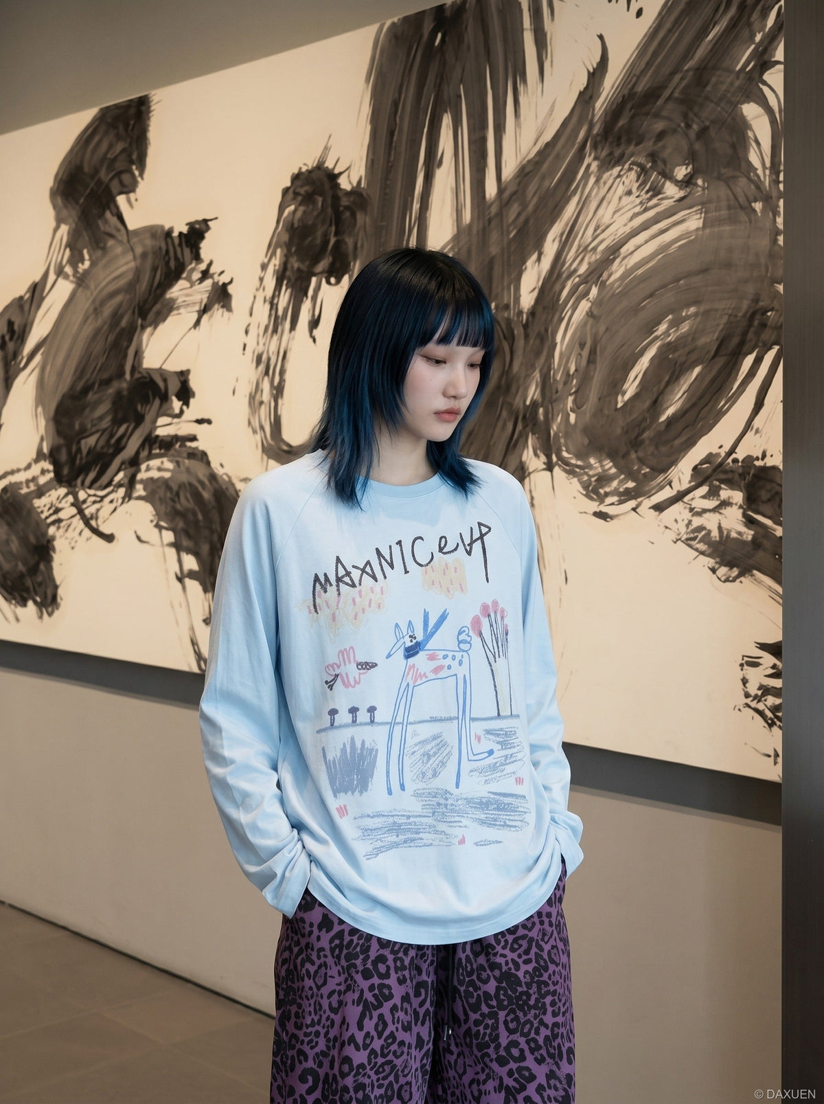 DAXUEN Long-sleeve t-shirt with crayon graphic — model photo