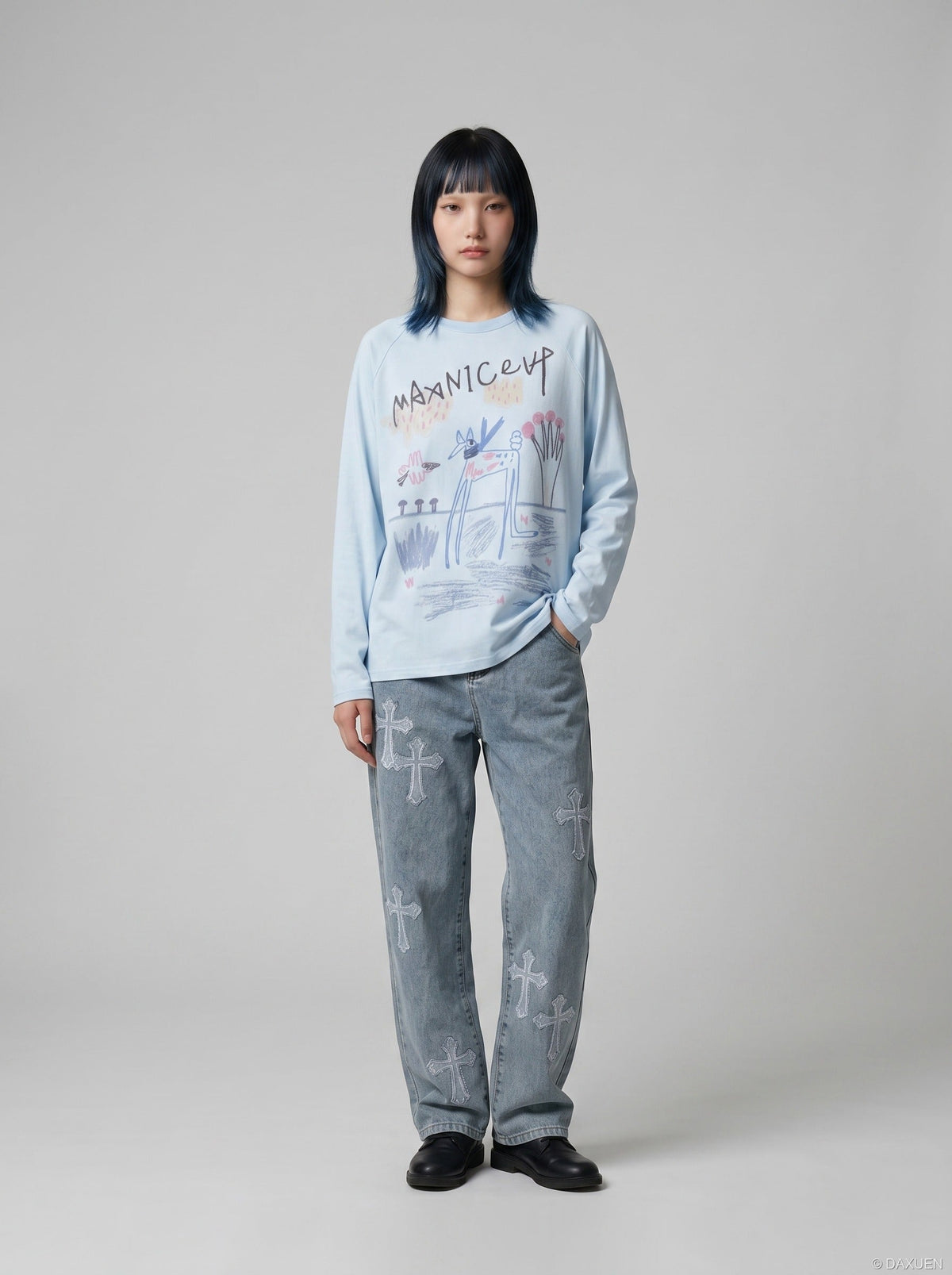 DAXUEN Long-sleeve t-shirt with crayon graphic — model photo