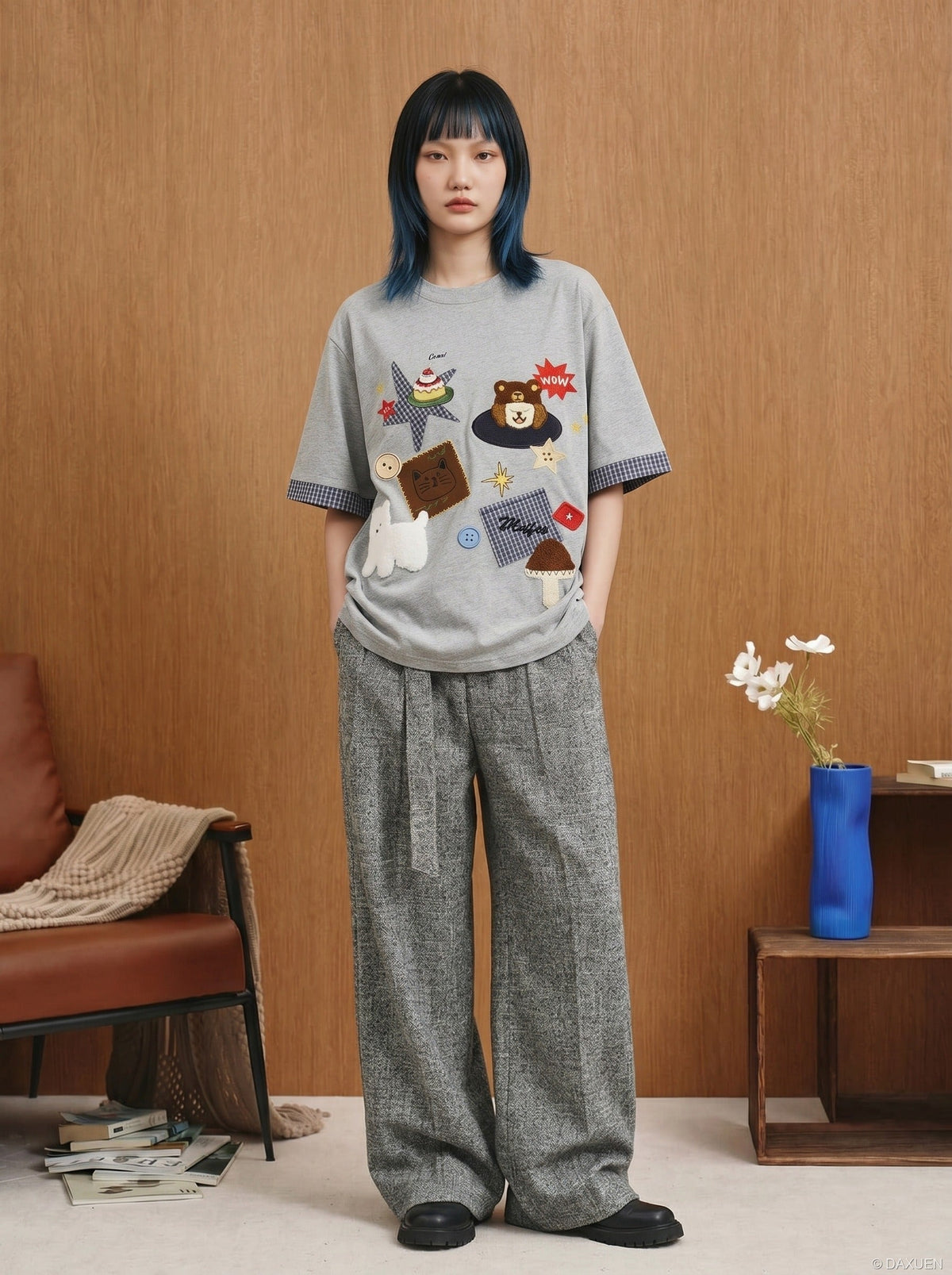 DAXUEN Playful plaid appliqué short-sleeved t-shirt — model photo