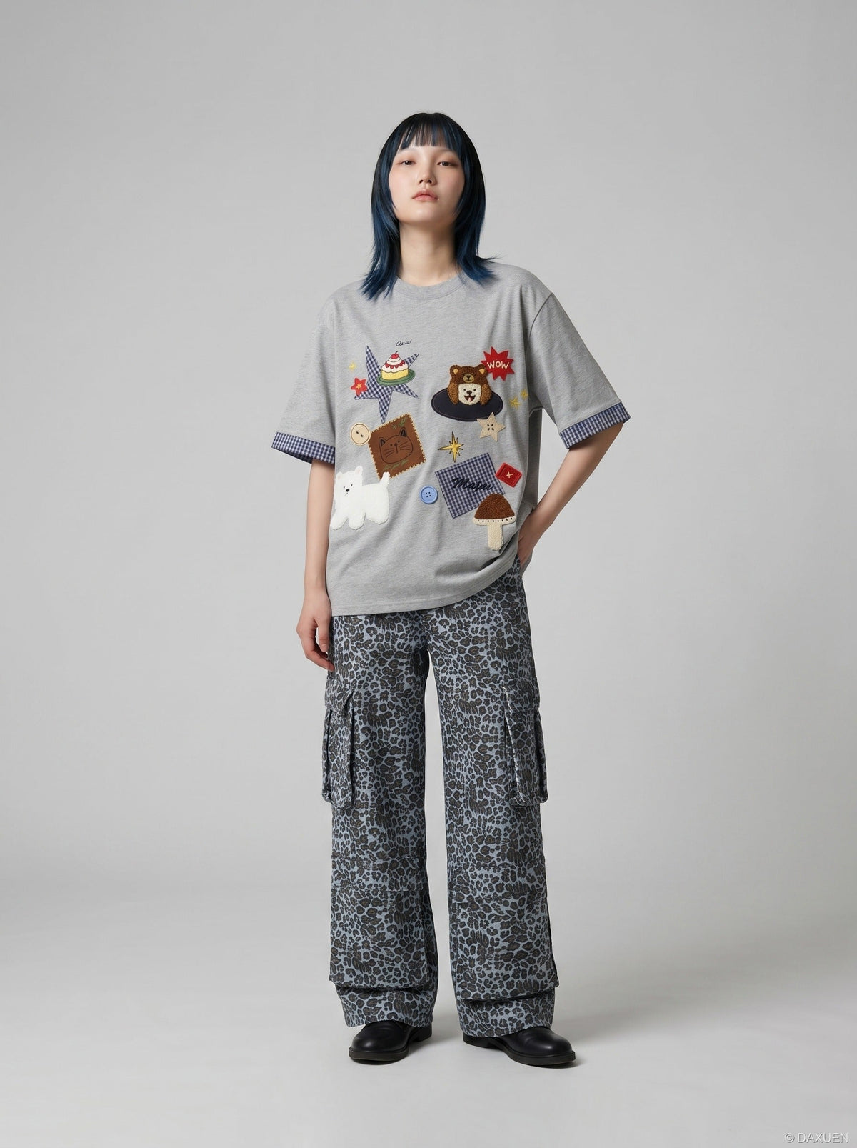 DAXUEN Playful plaid appliqué short-sleeved t-shirt — model photo