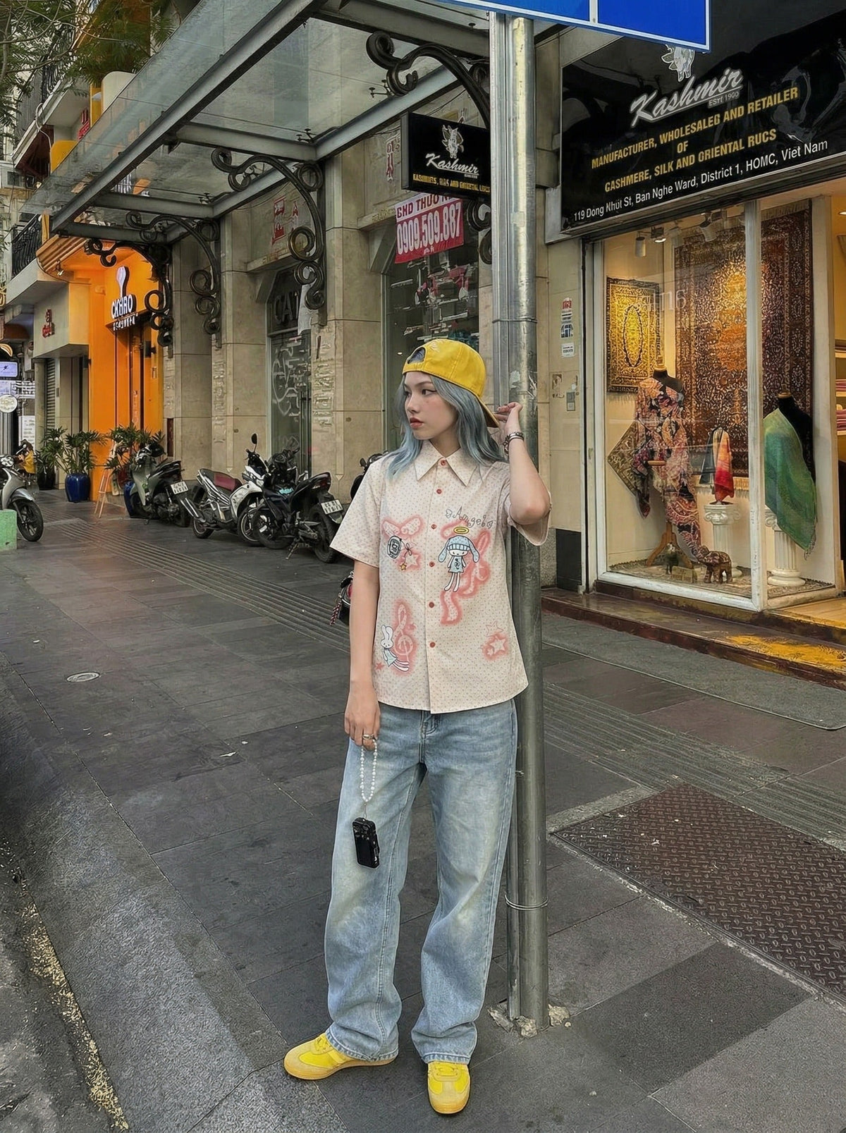 DAXUEN Beige short-sleeved button-up shirt with polka dots — model photo