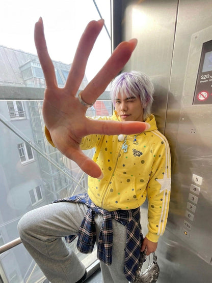 DAXUEN Polka dot full-zip hooded sweatshirt — model photo