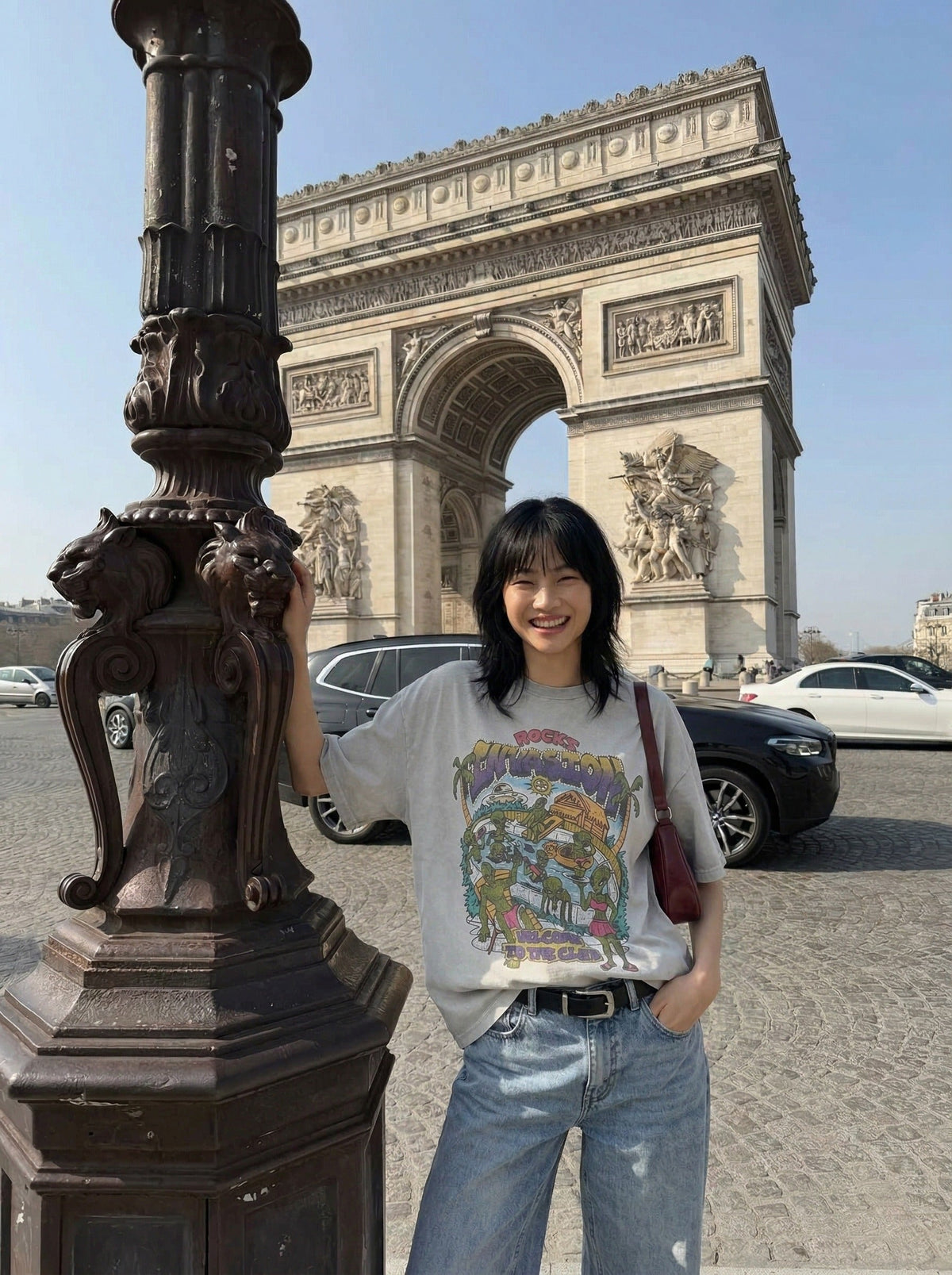DAXUEN Graphic t-shirt featuring aliens at a pool party — model photo