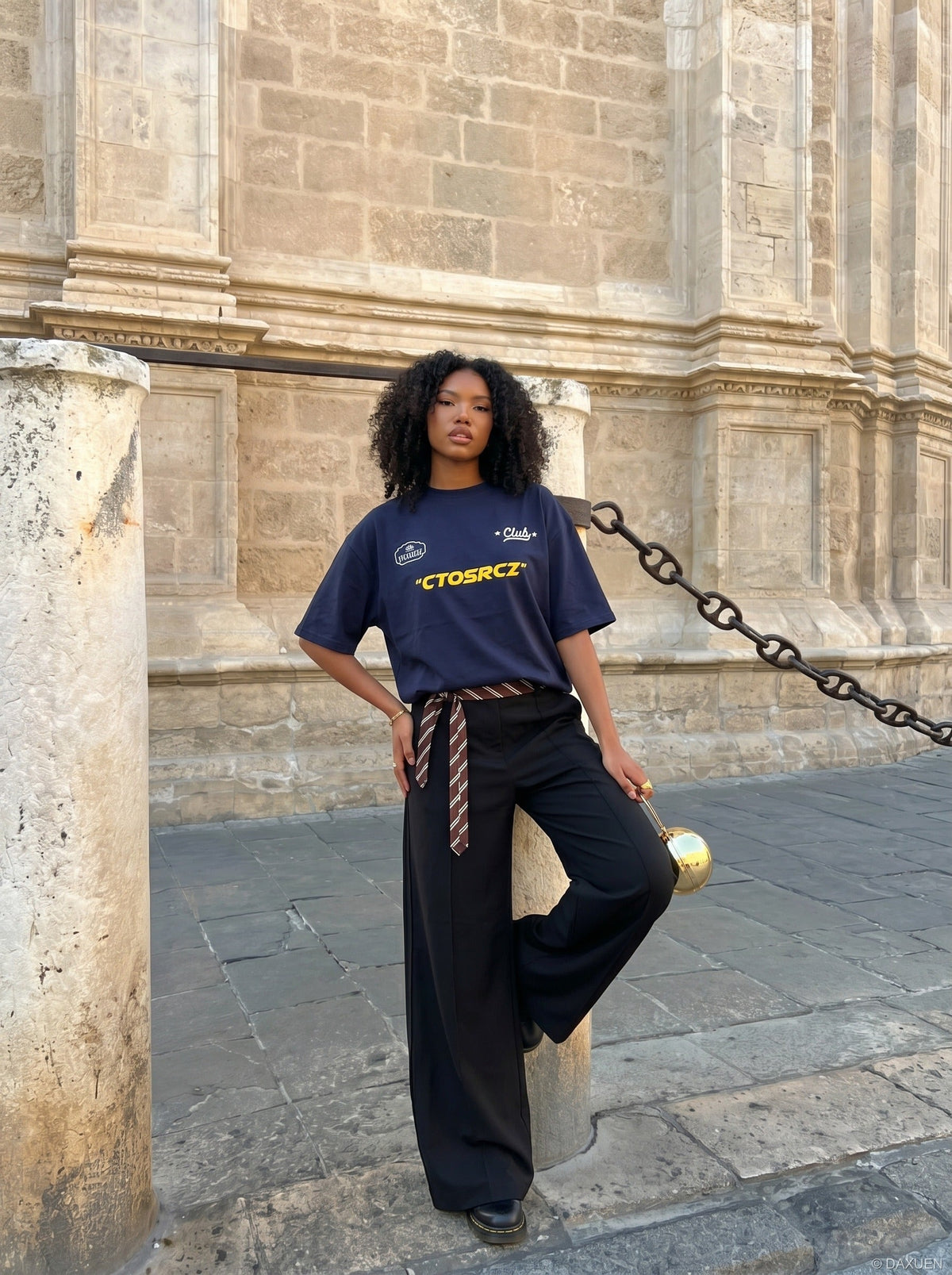 DAXUEN navy blue PUNK emblem short-sleeve t-shirt — model photo