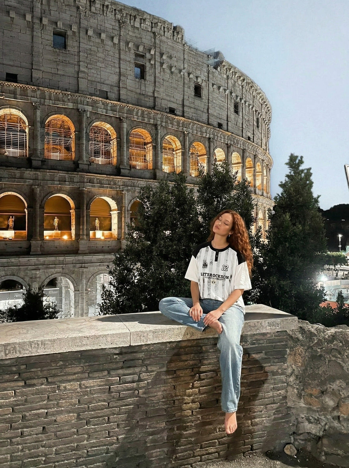 DAXUEN Raglan short-sleeved T-shirt with vertical stripes and graphics — model photo