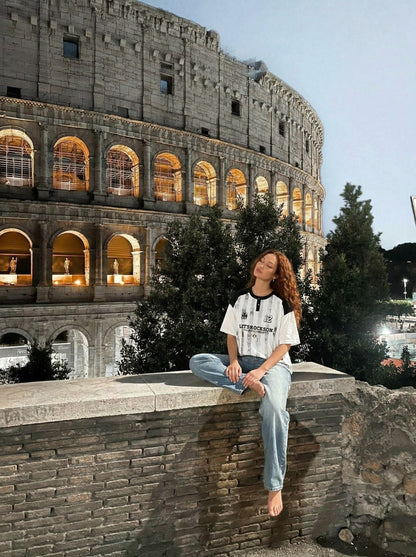 DAXUEN Raglan short-sleeved T-shirt with vertical stripes and graphics — model photo