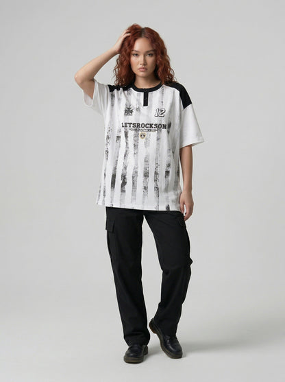 DAXUEN Raglan short-sleeved T-shirt with vertical stripes and graphics — model photo