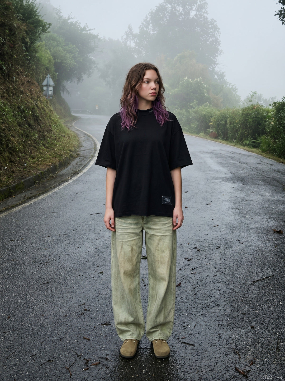 DAXUEN Oversized short-sleeve t-shirt with raw edges — model photo