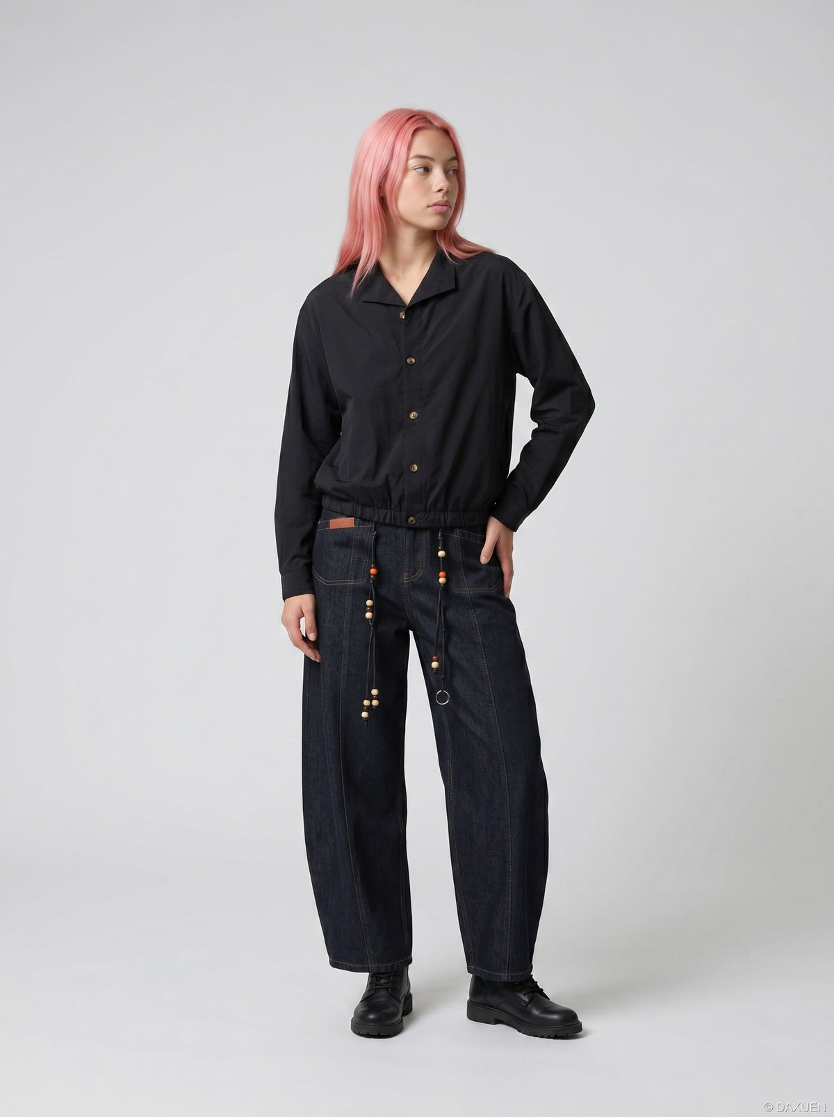 DAXUEN Men's lightweight long-sleeved button-up jacket — model photo