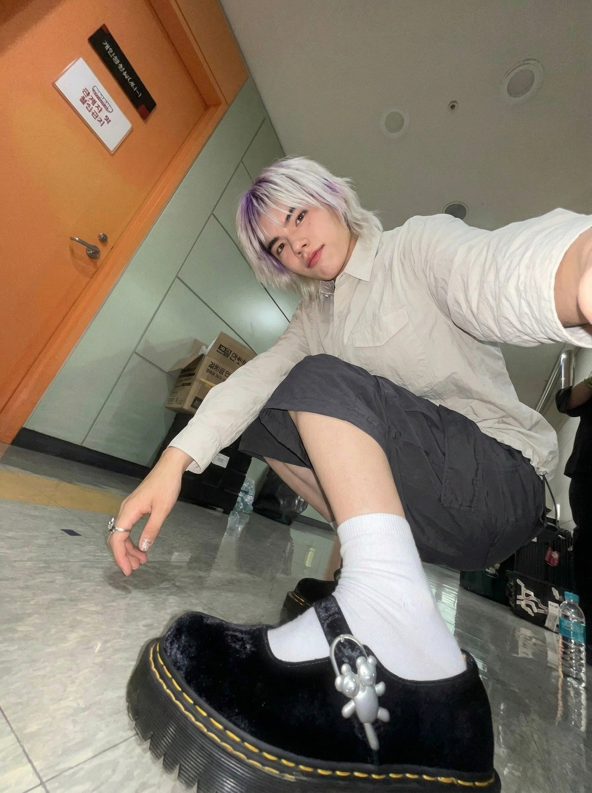 DAXUEN Relaxed long-sleeved button-up shirt — model photo