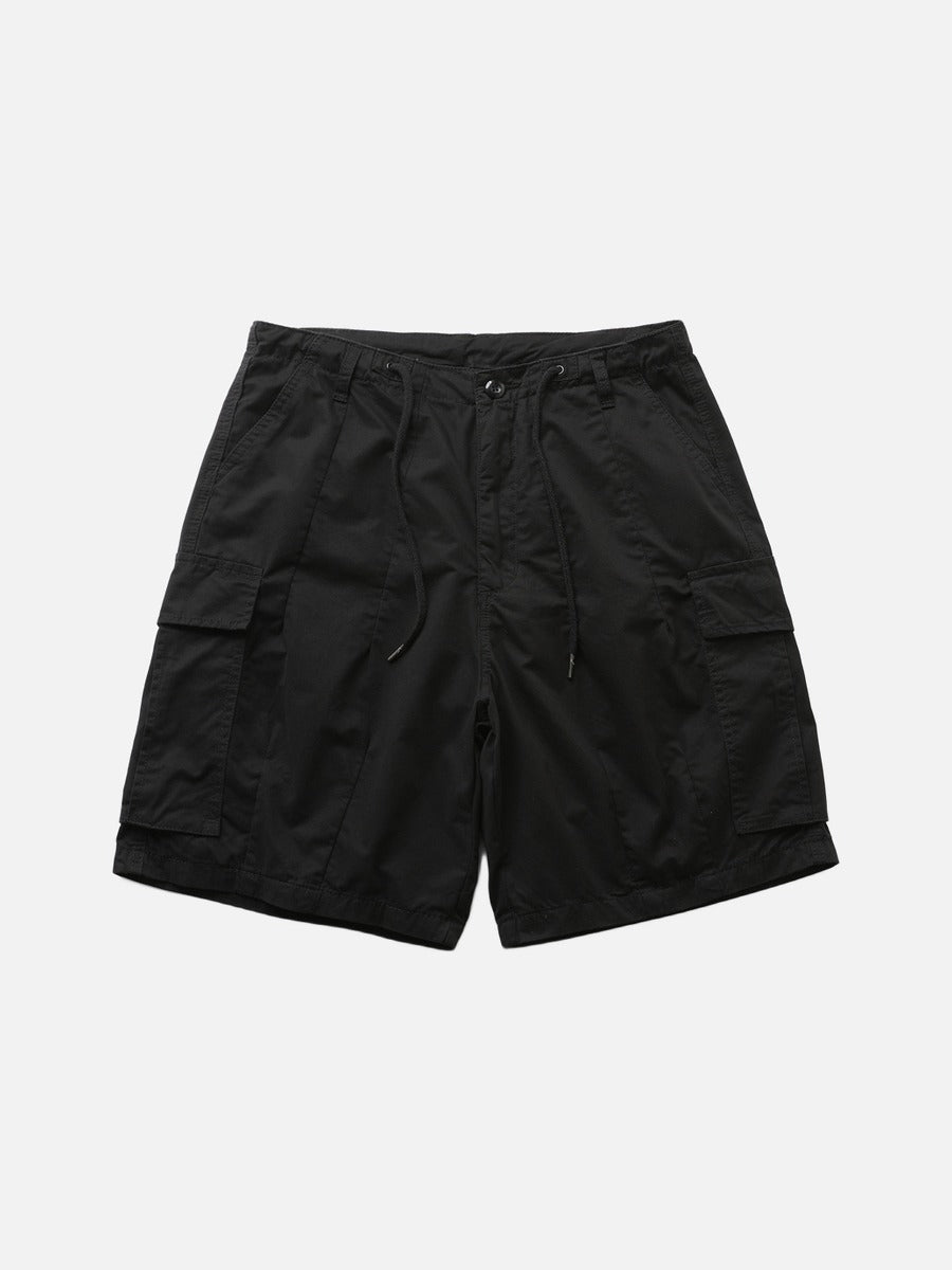 DAXUEN Relaxed-fit cargo shorts in solid colors — model photo