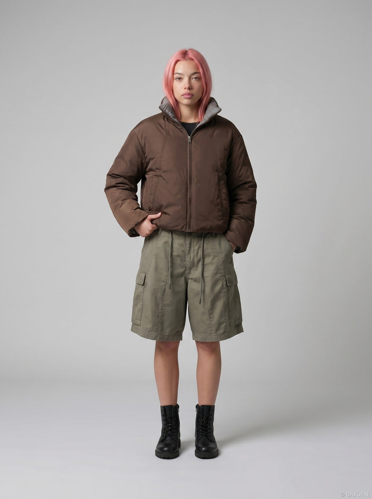 DAXUEN Relaxed-fit cargo shorts in solid colors — model photo