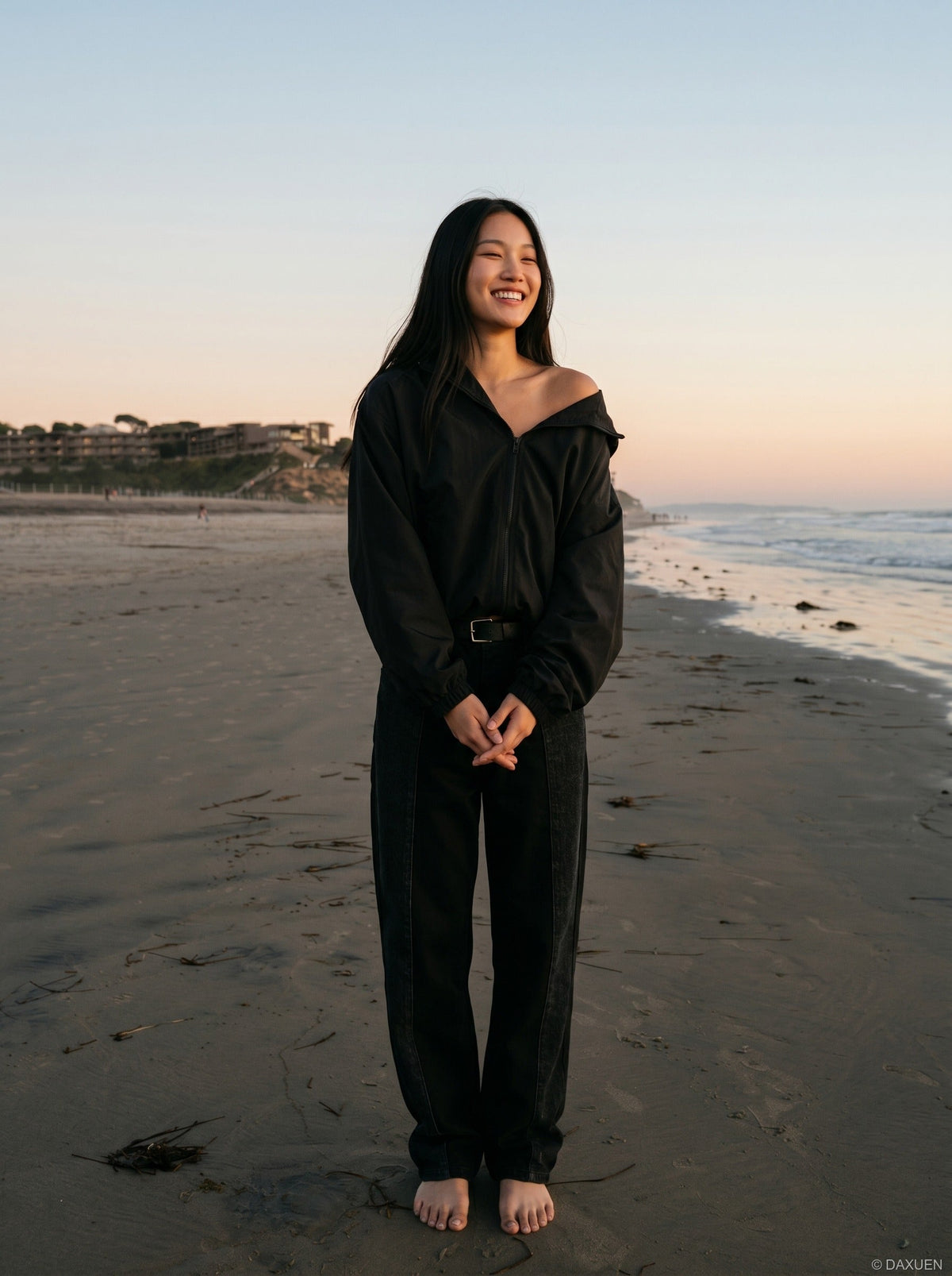 DAXUEN Relaxed fit black panel pants — model photo