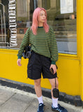 DAXUEN Relaxed fit cargo shorts in solid colours — model photo