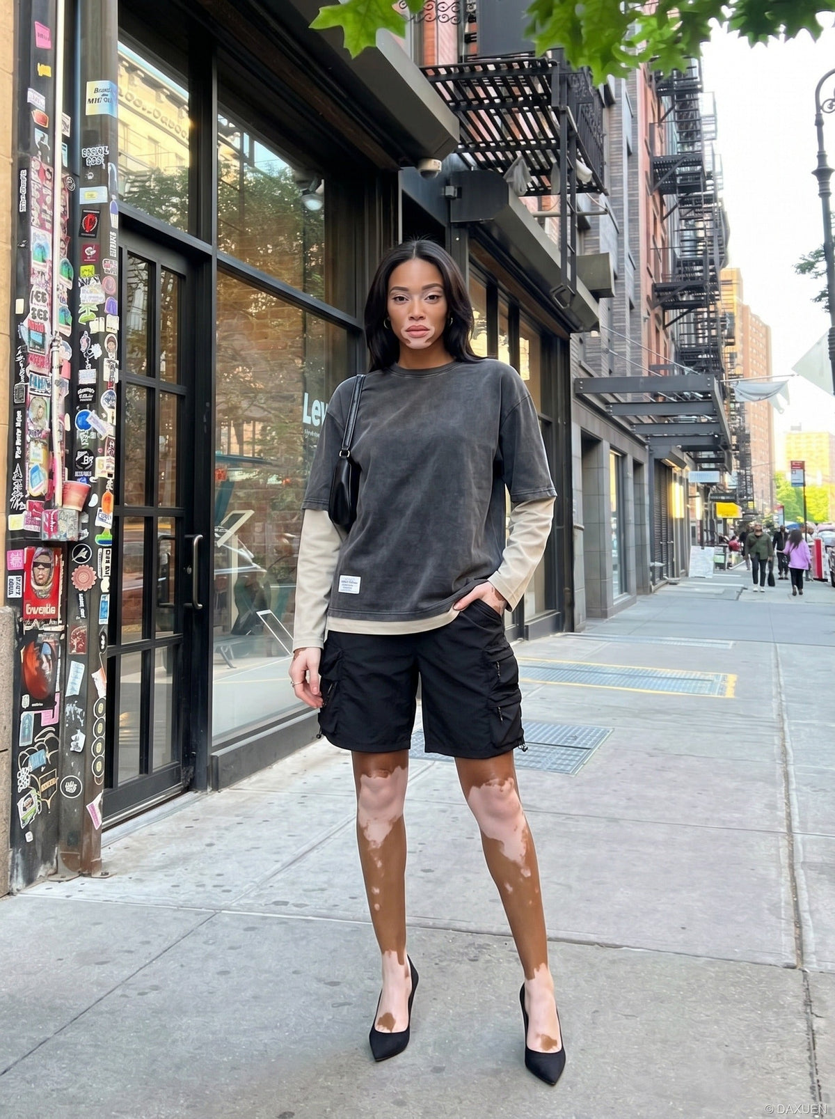 DAXUEN Relaxed fit cargo shorts in solid colours — model photo