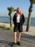 DAXUEN Relaxed fit cargo shorts in solid colours — model photo