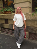 DAXUEN Oversized dark grey T-shirt with crew neck and raglan sleeves — model photo