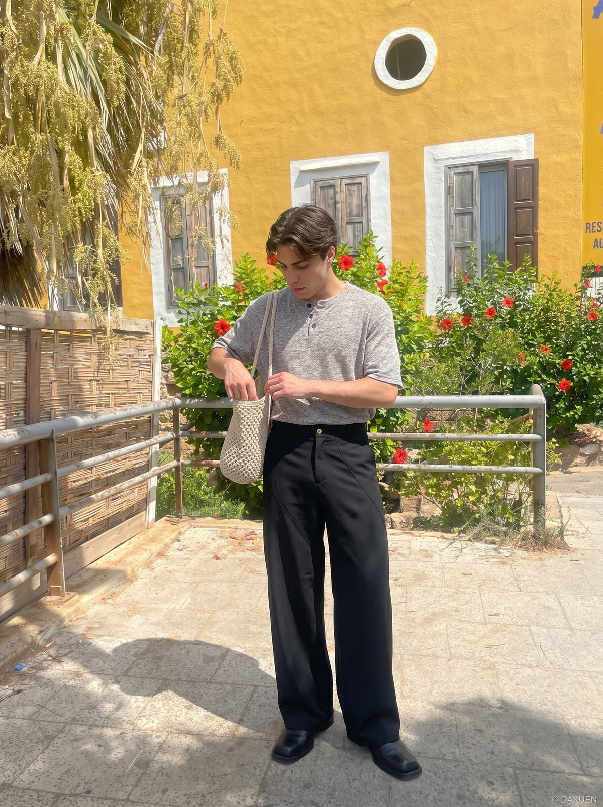 DAXUEN Men's relaxed-fit short-sleeved knit top — model photo