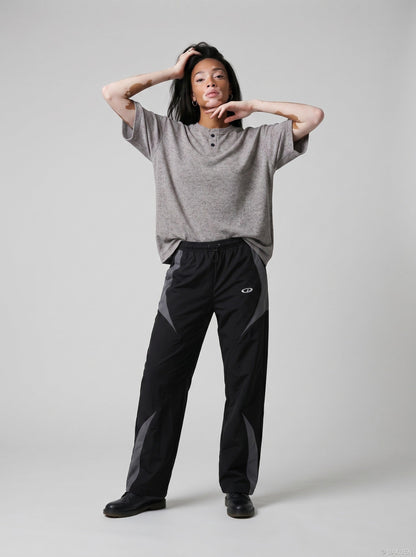 DAXUEN Men's relaxed-fit short-sleeved knit top — model photo
