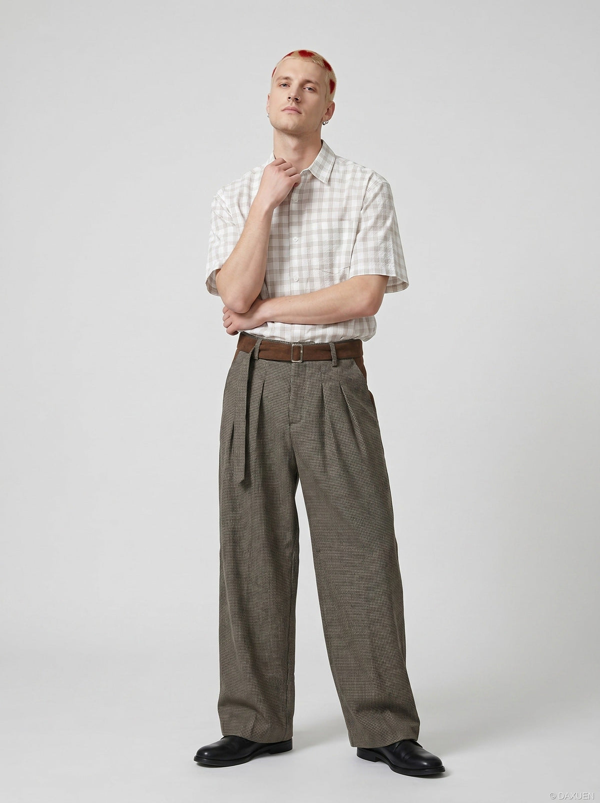 DAXUEN Short-sleeved plaid button-up shirt — model photo