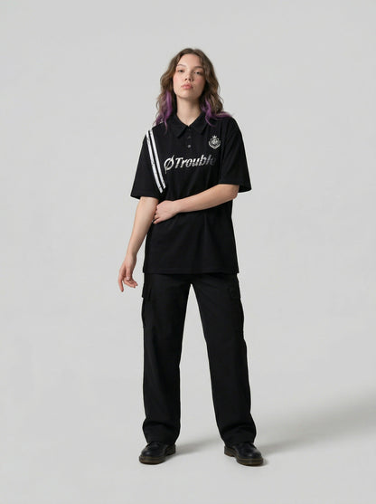DAXUEN Graphic polo shirt with crest emblem and text — model photo