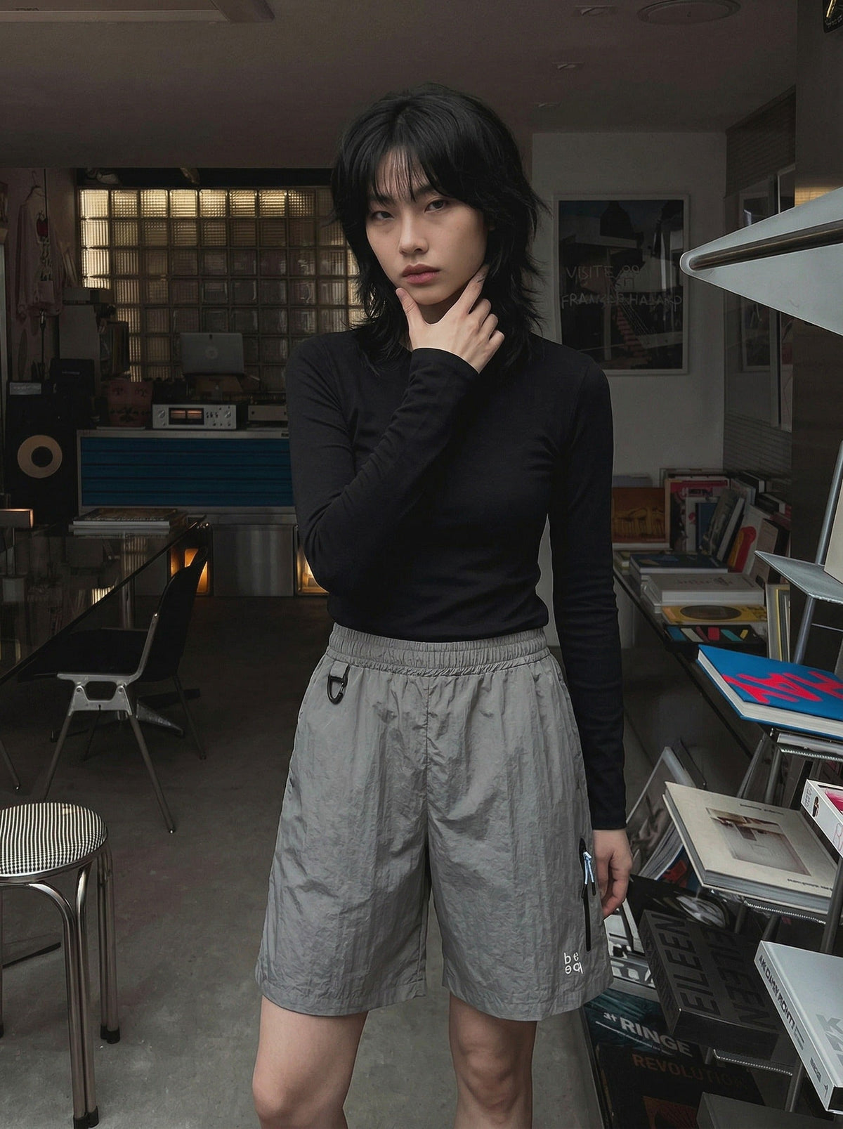 DAXUEN Relaxed fit shorts with crinkled texture and logo — model photo