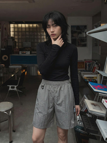 DAXUEN Relaxed fit shorts with crinkled texture and logo — model photo