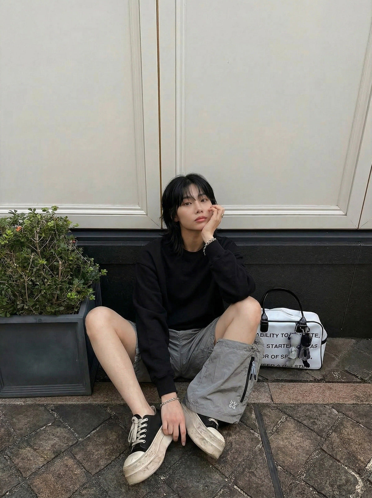 DAXUEN Relaxed fit shorts with crinkled texture and logo — model photo