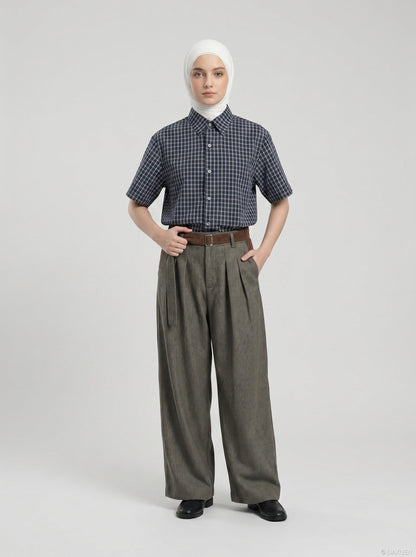 DAXUEN Men's short-sleeved plaid button-up shirt — model photo