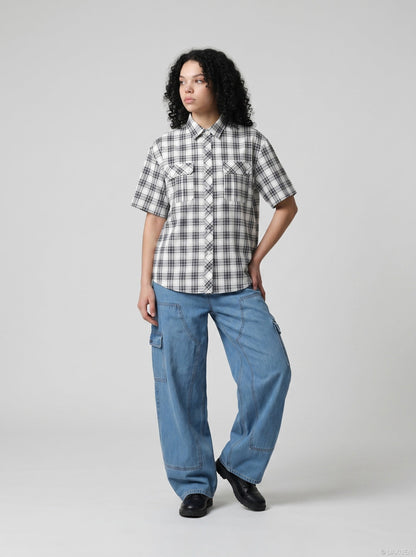 DAXUEN Short-sleeved plaid button-up shirt — model photo